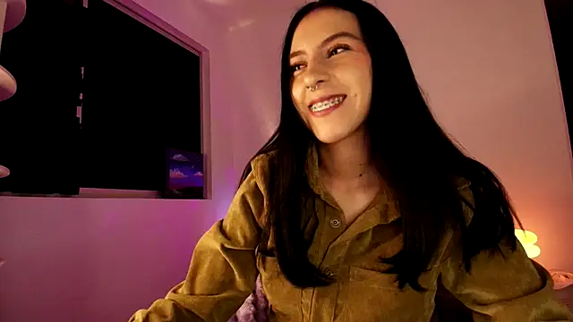 Snapshot of violethun_ chatting on October 15, 2025, 4:01 am violethun online show from October 15, 2025, 4:01 am