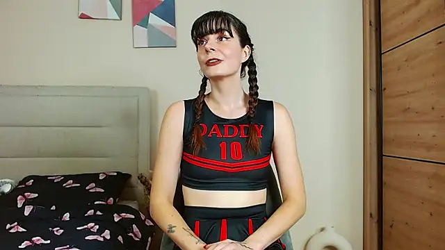 YrsaDupont online show from September 9, 2025, 5:29 am