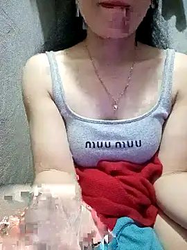 LucyyLy online show from January 14, 2026, 12:33 pm