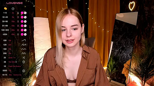 Snapshot of LillianShine chatting on April 26, 2026, 7:50 am LillianShine online show from April 26, 2026, 7:50 am