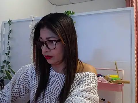 Manuela lara  online show from October 10, 2025, 3:00 pm