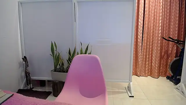 Manuela lara  online show from November 5, 2025, 2:06 pm