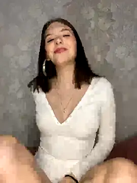 MiaMrazz online show from November 18, 2025, 6:34 pm