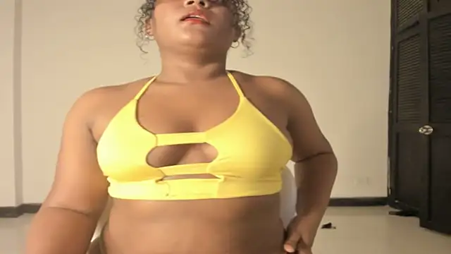 CAROLINNAGOMEZ online show from October 12, 2025, 1:15 am