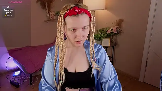 Milana Key online show from December 4, 2025, 9:34 pm