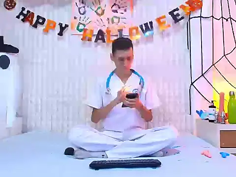 LuigiMarchetti online show from October 30, 2025, 7:47 pm