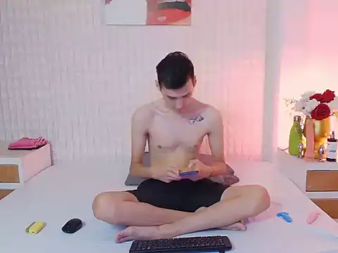 LuigiMarchetti online show from November 9, 2025, 8:07 pm