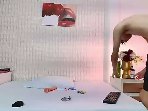 LuigiMarchetti online show from November 11, 2025, 7:03 pm