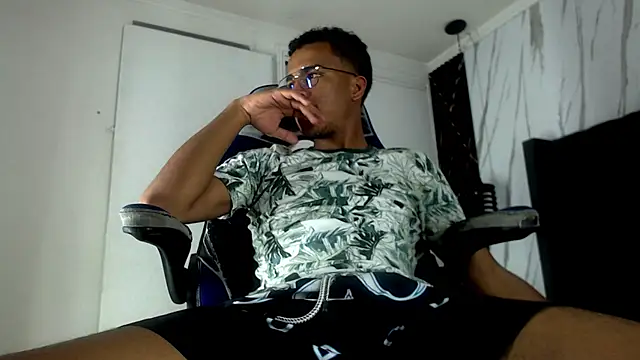 aston xvera online show from November 7, 2025, 3:39 am