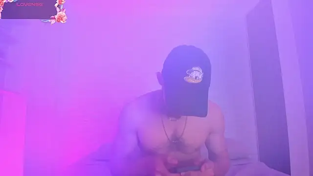 TyagoRoberts online show from October 18, 2025, 12:39 pm