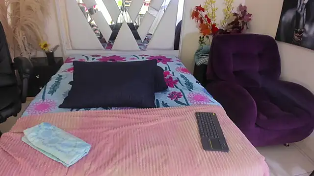 valentinaa rios online show from November 15, 2025, 3:48 am