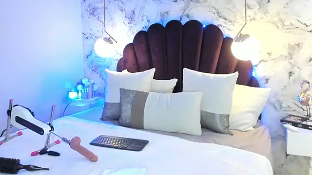 Alicia vellami online show from September 26, 2025, 3:16 pm