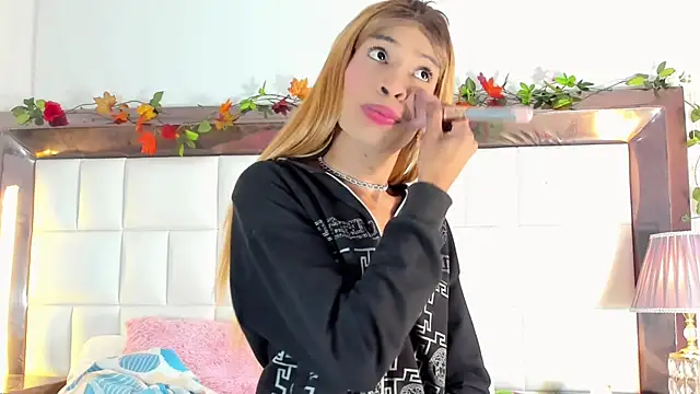 aura-monet online show from September 10, 2025, 12:43 am