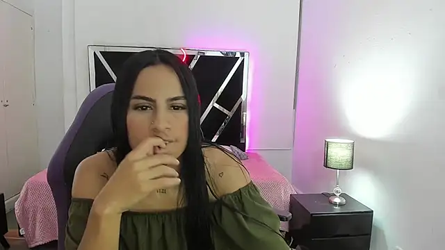 charlotthe ee online show from September 30, 2025, 7:41 pm