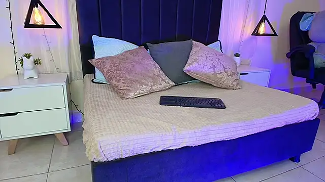 IvyBelle  online show from October 6, 2025, 11:40 am