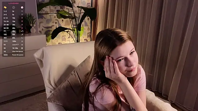 LynHillaire online show from March 23, 2026, 12:53 pm