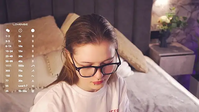 LynHillaire online show from April 17, 2026, 12:30 pm