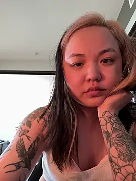 violet lin online show from April 16, 2026, 9:39 pm