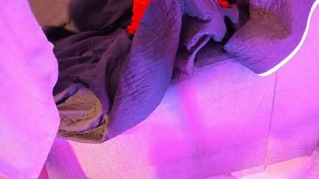 Snapshot of criss_zuri chatting on February 4, 2026, 12:33 pm criss zuri online show from February 4, 2026, 12:33 pm