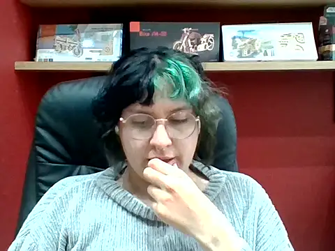 Snapshot of Froggyinthebox chatting on May 31, 2026, 6:09 pm Froggyinthebox online show from May 31, 2026, 6:09 pm