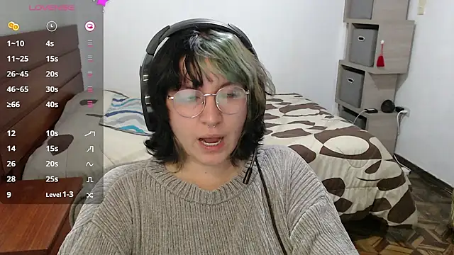 Snapshot of Froggyinthebox chatting on June 18, 2026, 2:23 am Froggyinthebox online show from June 18, 2026, 2:23 am