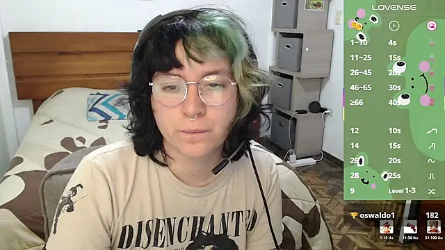 Snapshot of Froggyinthebox chatting on July 10, 2026, 4:17 am Froggyinthebox online show from July 10, 2026, 4:17 am