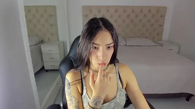 Snapshot of AlliceCopper chatting on October 13, 2025, 2:50 pm AlliceCopper online show from October 13, 2025, 2:50 pm