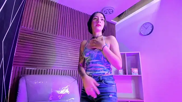 Snapshot of AlliceCopper chatting on November 11, 2025, 2:39 pm AlliceCopper online show from November 11, 2025, 2:39 pm