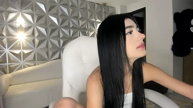 zoerouse  online show from December 19, 2025, 8:38 pm