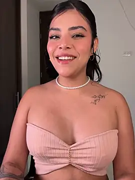 Snapshot of Sara-Evans chatting on February 5, 2026, 1:10 am Sara-Evans online show from February 5, 2026, 1:10 am