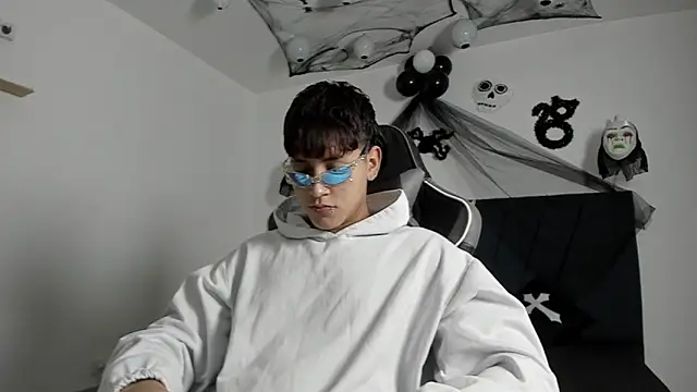 zeusapollofuck online show from October 16, 2025, 10:11 pm