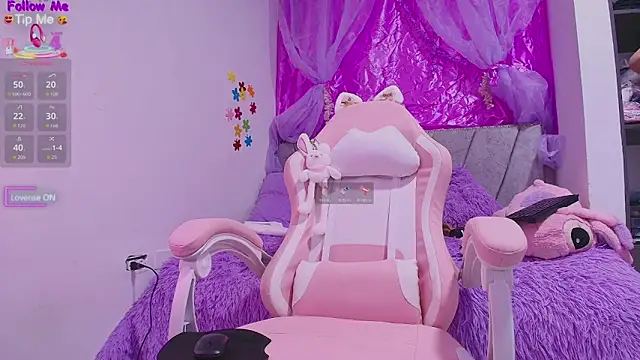 Snapshot of MeganRouss74 chatting on November 13, 2025, 11:09 am MeganRouss74 online show from November 13, 2025, 11:09 am