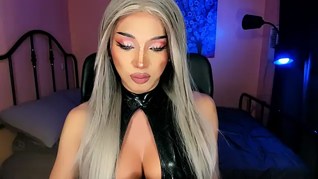 Snapshot of xUrGoddess_Bellax chatting on December 15, 2025, 1:32 am xUrGoddess Bellax online show from December 15, 2025, 1:32 am