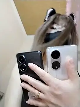 Snapshot of Helen69x chatting on April 1, 2026, 2:56 am Helen69x online show from April 1, 2026, 2:56 am