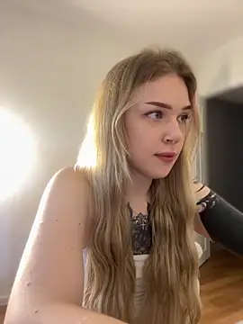 elliss  online show from September 9, 2025, 5:51 am