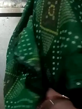 Hema4545 online show from November 6, 2025, 8:21 pm