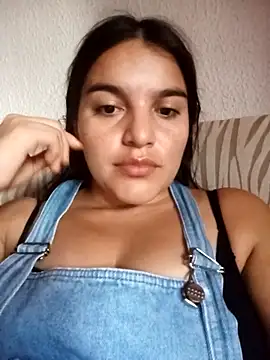 chloe 90 online show from November 9, 2025, 9:24 pm