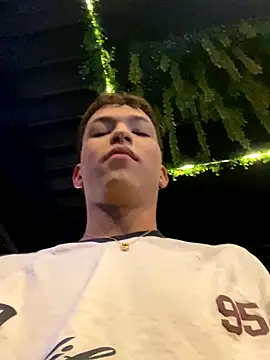 Snapshot of Thiago_blsd chatting on September 17, 2025, 4:03 am Thiago blsd online show from September 17, 2025, 4:03 am