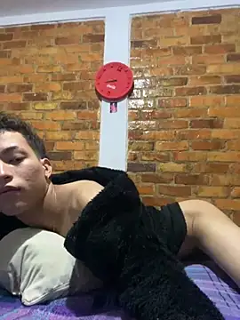 Snapshot of Thiago_blsd chatting on October 8, 2025, 7:06 am Thiago blsd online show from October 8, 2025, 7:06 am