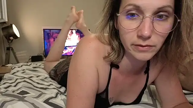 Snapshot of AbylineandJim chatting on May 26, 2026, 7:32 pm AbylineandJim online show from May 26, 2026, 7:32 pm