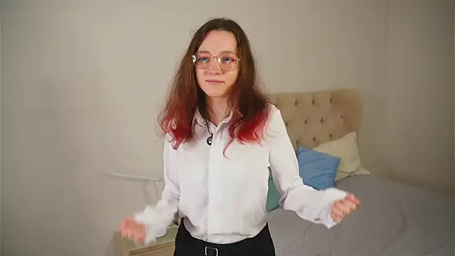 RolandaFolkes online show from September 12, 2025, 4:23 am