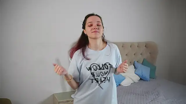 RolandaFolkes online show from September 17, 2025, 4:14 am