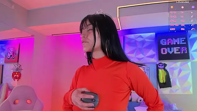 LindaWz  online show from October 29, 2025, 4:48 am