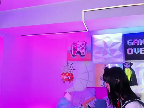 LindaWz  online show from October 30, 2025, 4:36 am