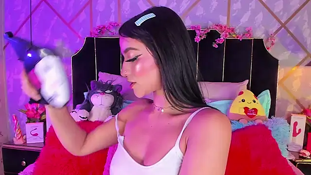 LindaWz  online show from February 22, 2026, 5:19 am