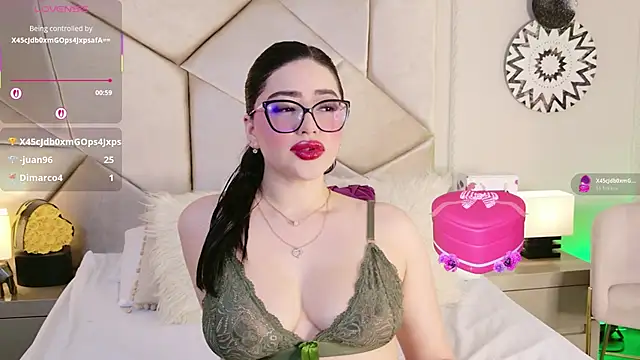 Snapshot of Catalina-Malave chatting on May 5, 2026, 1:13 am Catalina-Malave online show from May 5, 2026, 1:13 am