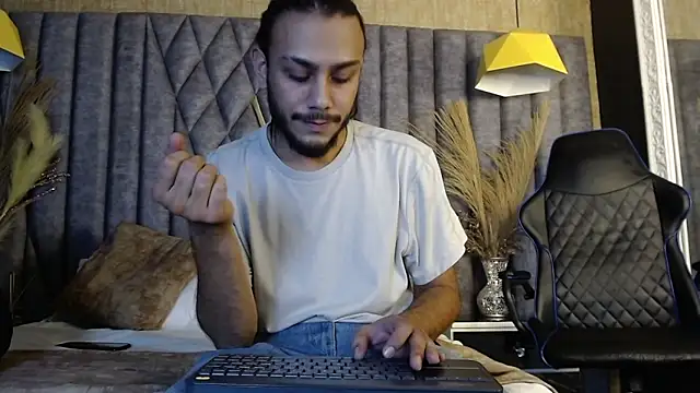 Boss Domiinator online show from October 6, 2025, 3:04 am