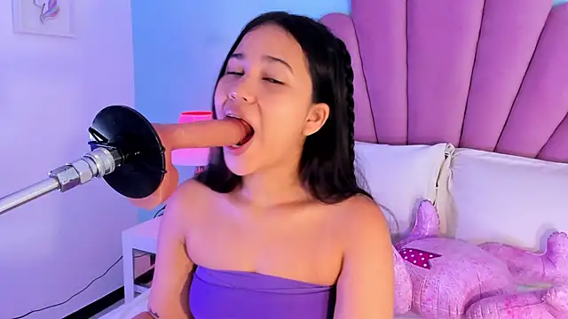 emma clarke  online show from October 4, 2025, 3:48 am