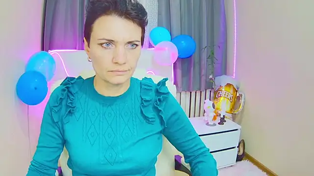 AvaSaturnian online show from September 18, 2025, 12:07 pm