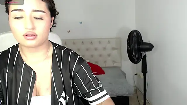 Snapshot of sasha_17_ chatting on November 4, 2025, 4:28 pm sasha 17 online show from November 4, 2025, 4:28 pm